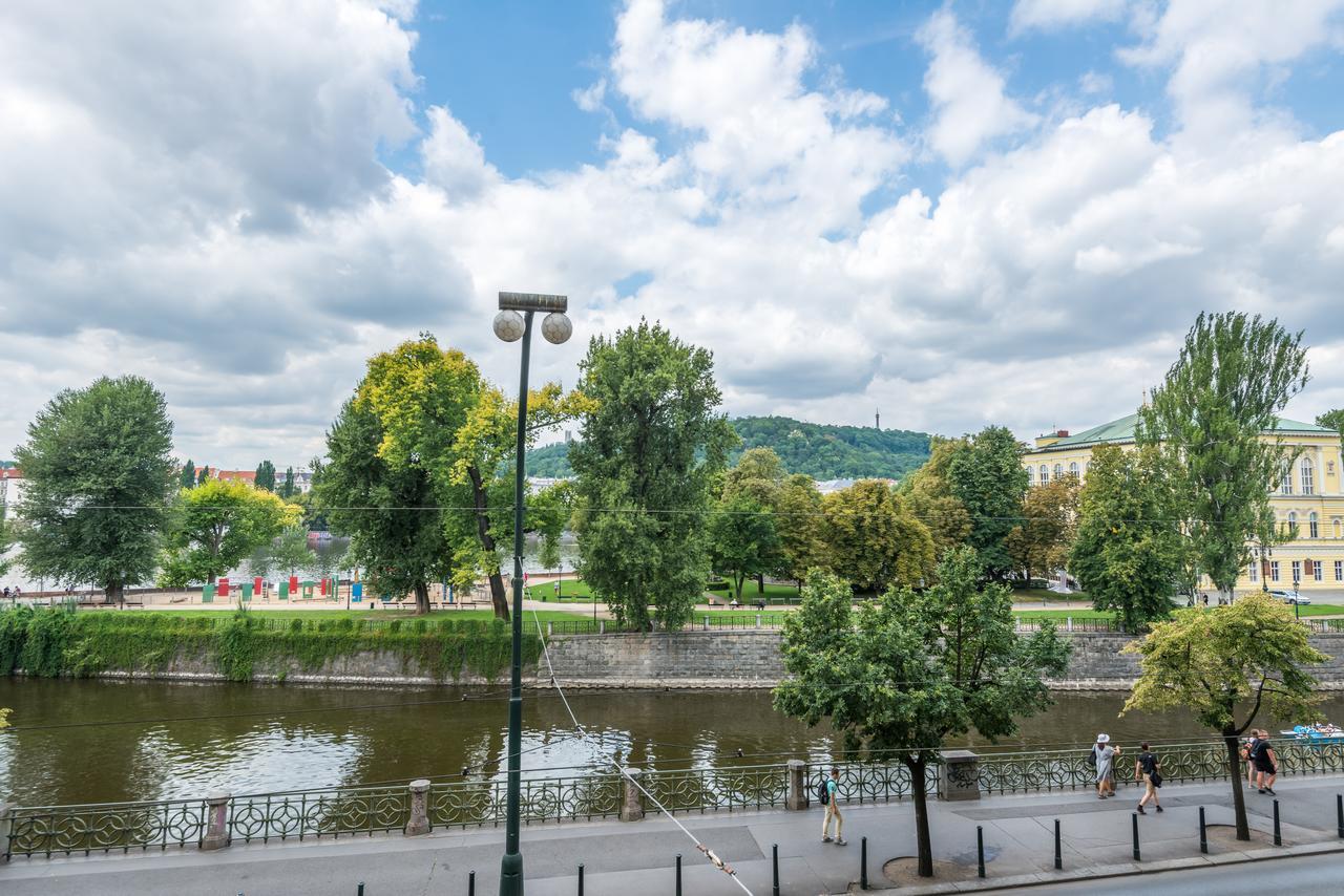 Riverside Apartment With A Balcony Prague Extérieur photo